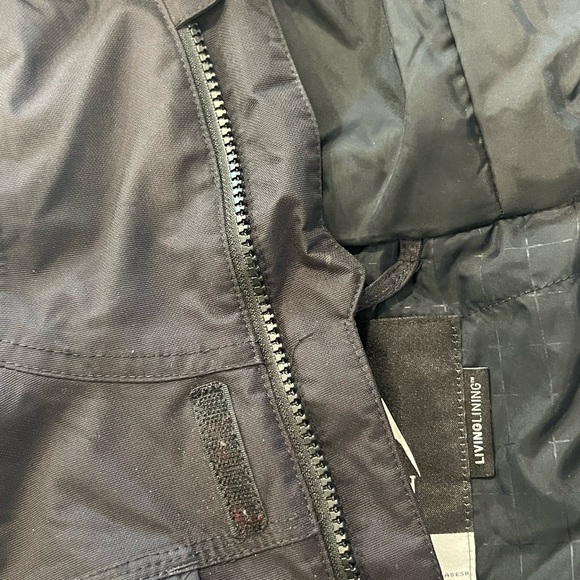 Men’s/teenage Burton snowboard or ski jacket. Size Mens S, jet black - Picture 7 of 8